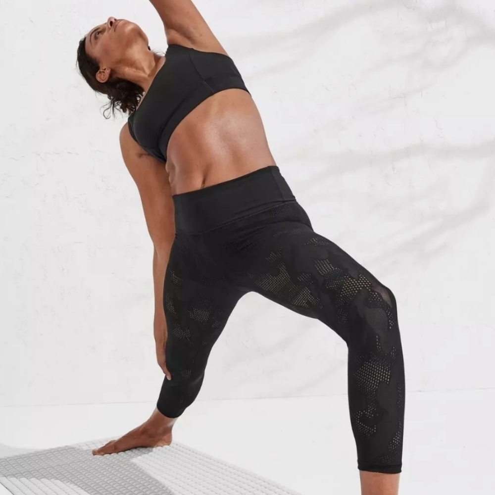ATHLETA‎ Phenom Camo Laser Cut 7/8 Leggings Small